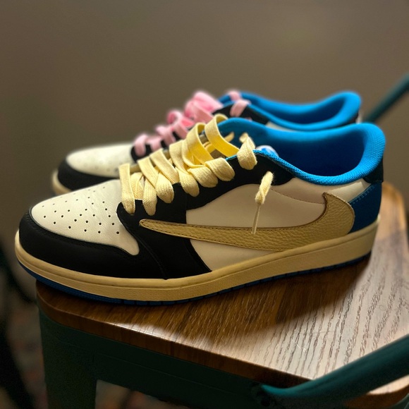 Fragment Design x Travis Scott x Air Jordan 1 Retro Low - Picture 1 of 8